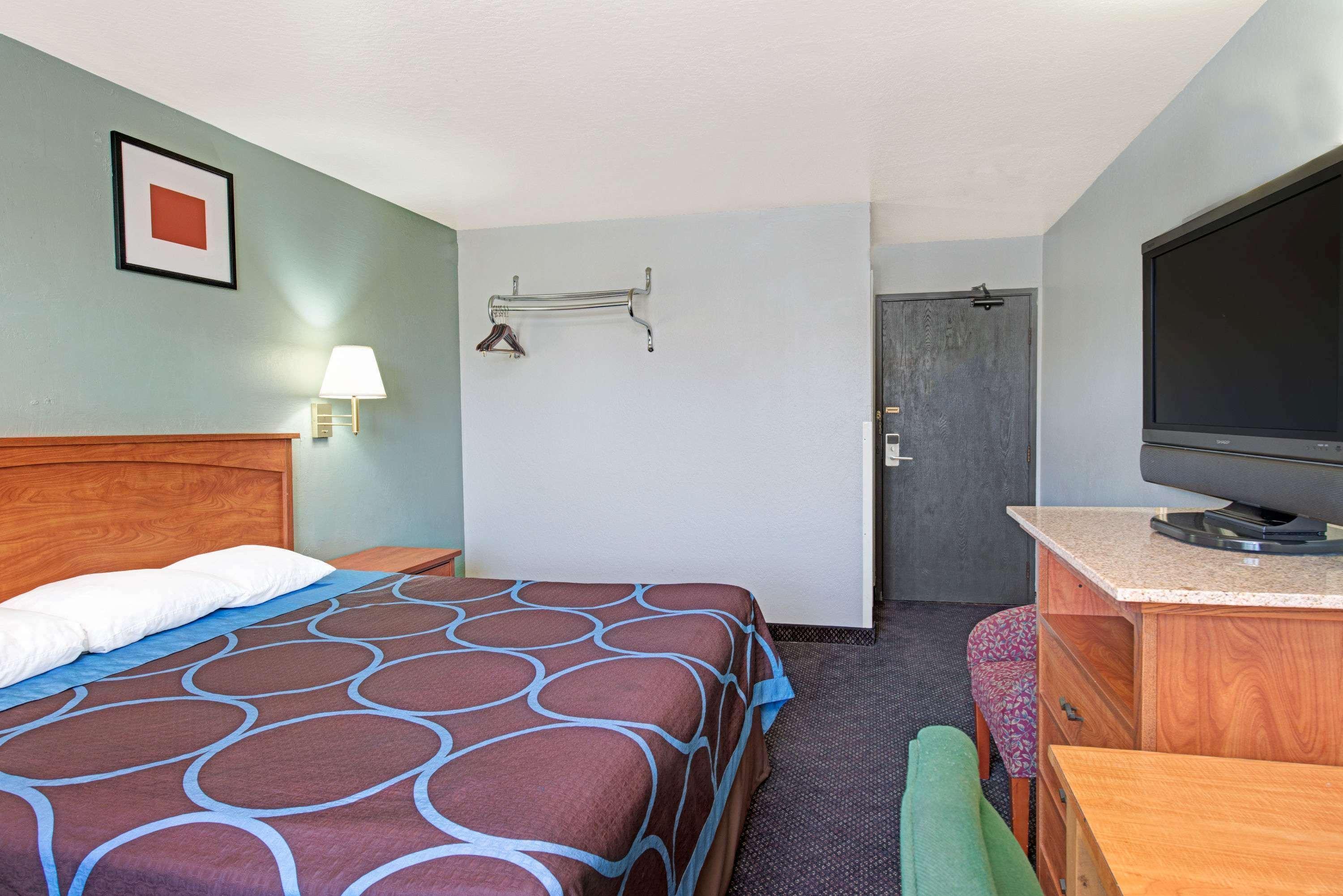 Super 8 By Wyndham Sacramento/Florin Rd Hotel Freeport Exterior photo