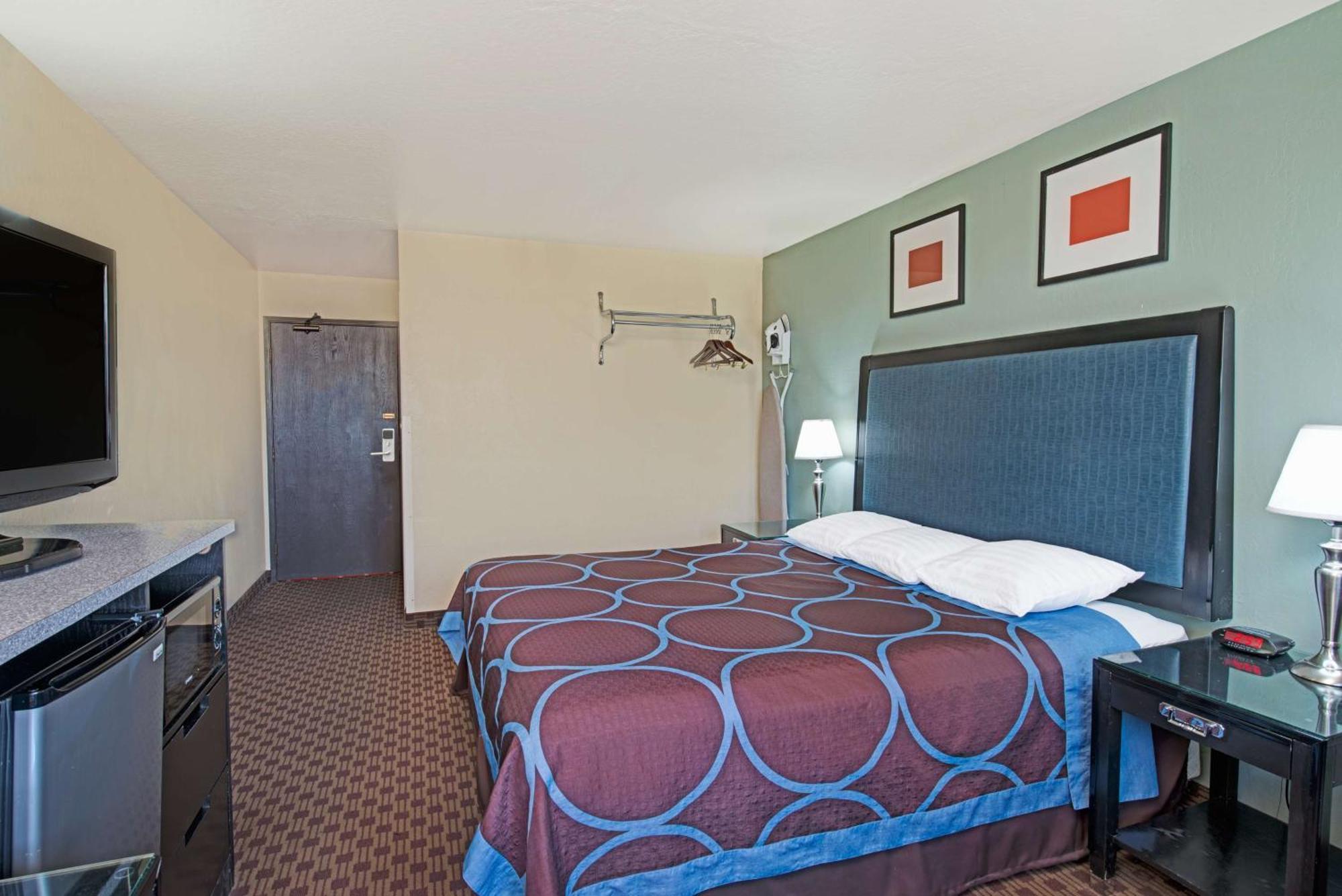 Super 8 By Wyndham Sacramento/Florin Rd Hotel Freeport Exterior photo
